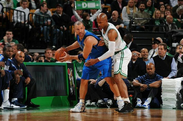 很多球迷坚 很多球迷坚